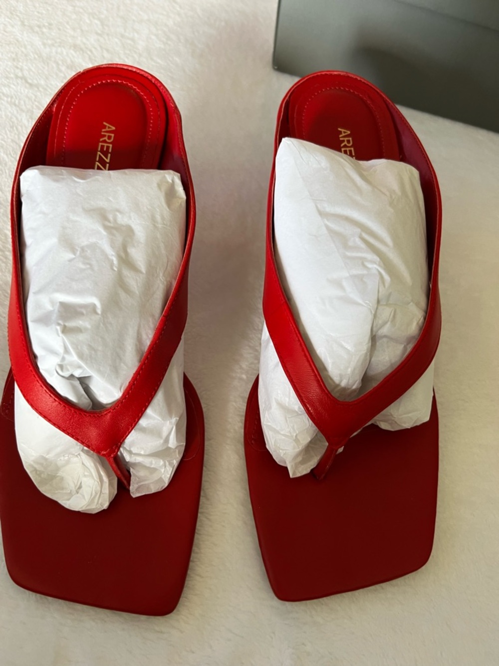 AREZZO RED LEATHER THONG SANDALS 9.5 M